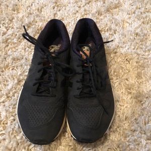 New balance tennis shoes size 7.5